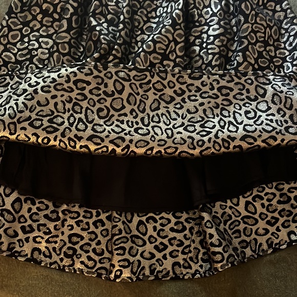 ✨Like New Gianni Bini Black & Gold Skirt✨ - Picture 5 of 5